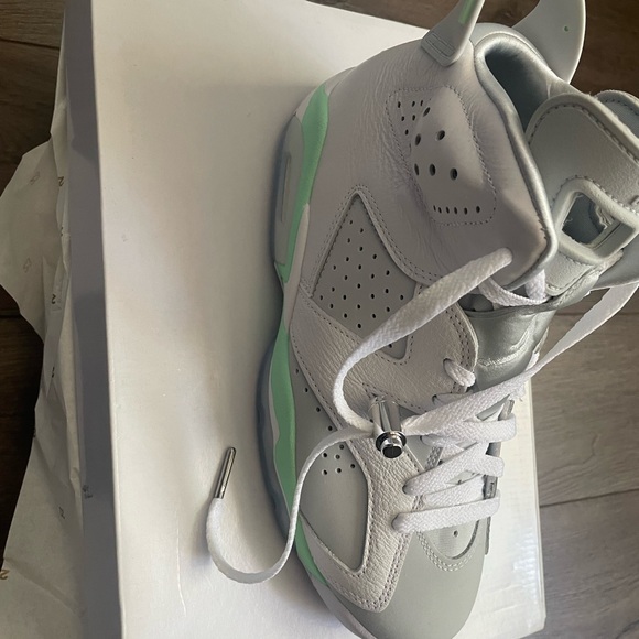 Air Jordan 6 Retro - Picture 2 of 3